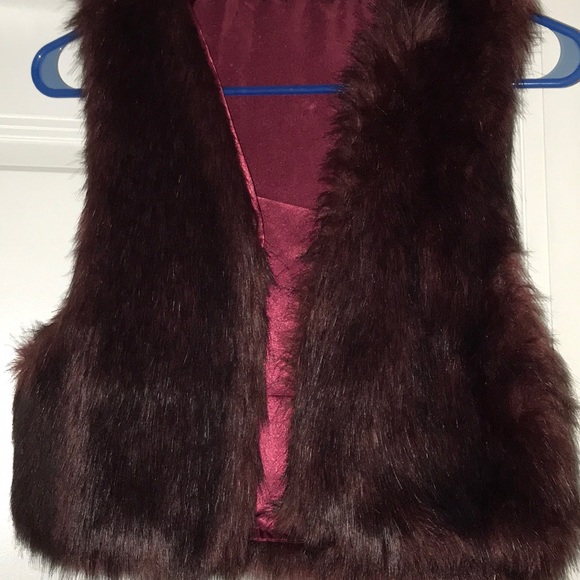Vegan Fur Vest - Picture 2 of 2